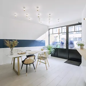 Urban Walls Bed and breakfast